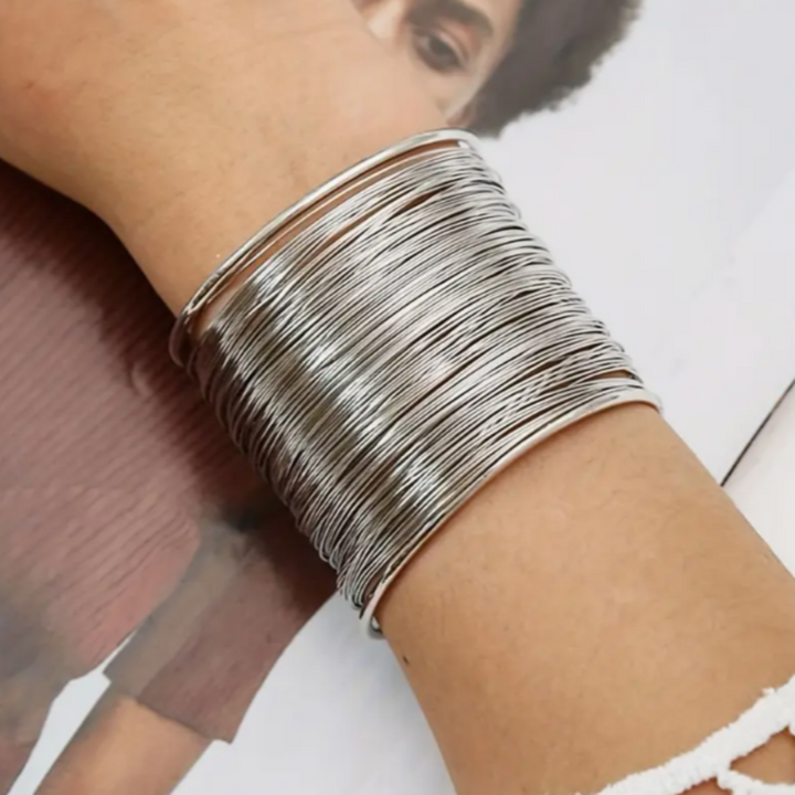 WireWave – Pulseira Cuff Contemporânea