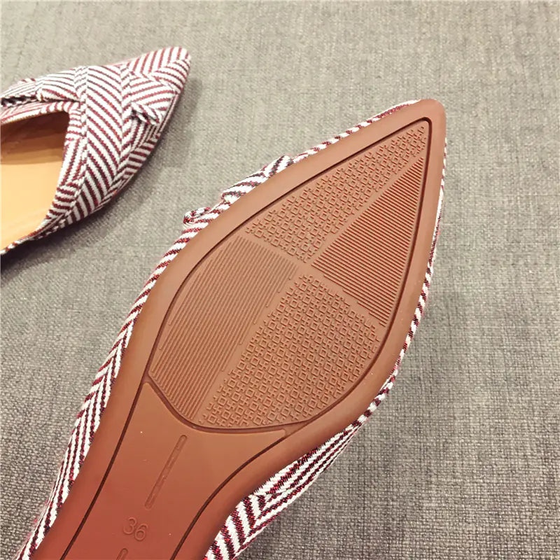 Breathable Women's Flats with Pointed Toe Design