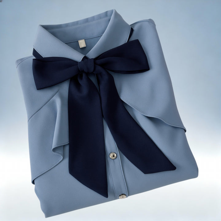 ÚRSULA — Camisa com Folhos e Laço Gola Polo | Elegância Romântica