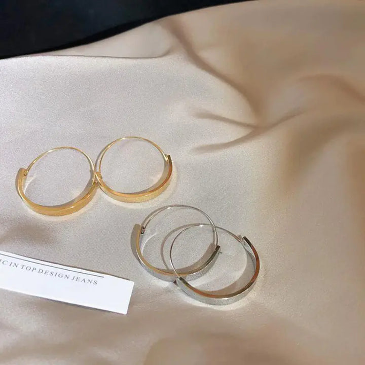 HELENA — Brincos de Argola Redondos | Estilo Contemporâneo