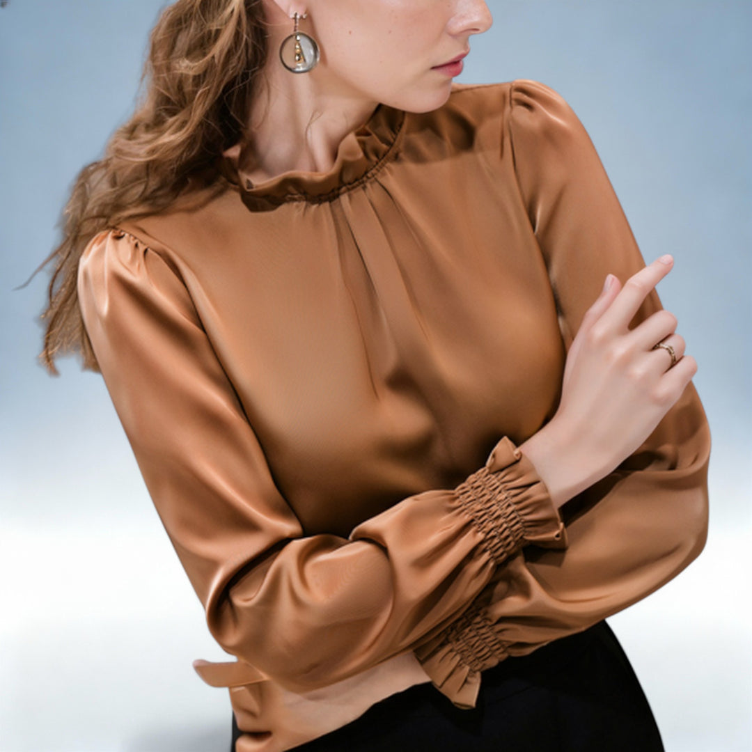 GABRIELA — Top de Cetim Vintage com Gola Alta | Elegância Sofisticada