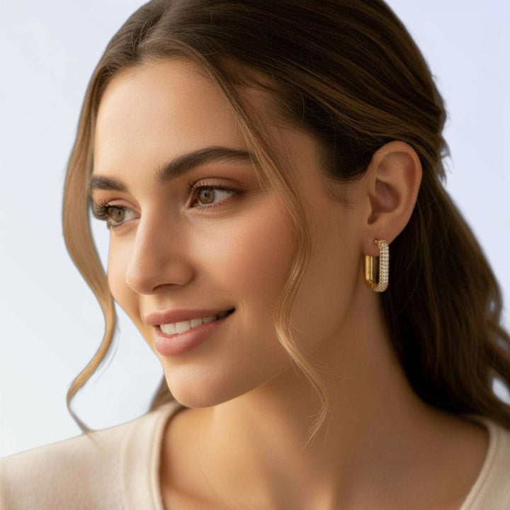 QUAD — BRINCOS HOOP QUADRADO CRISTAL