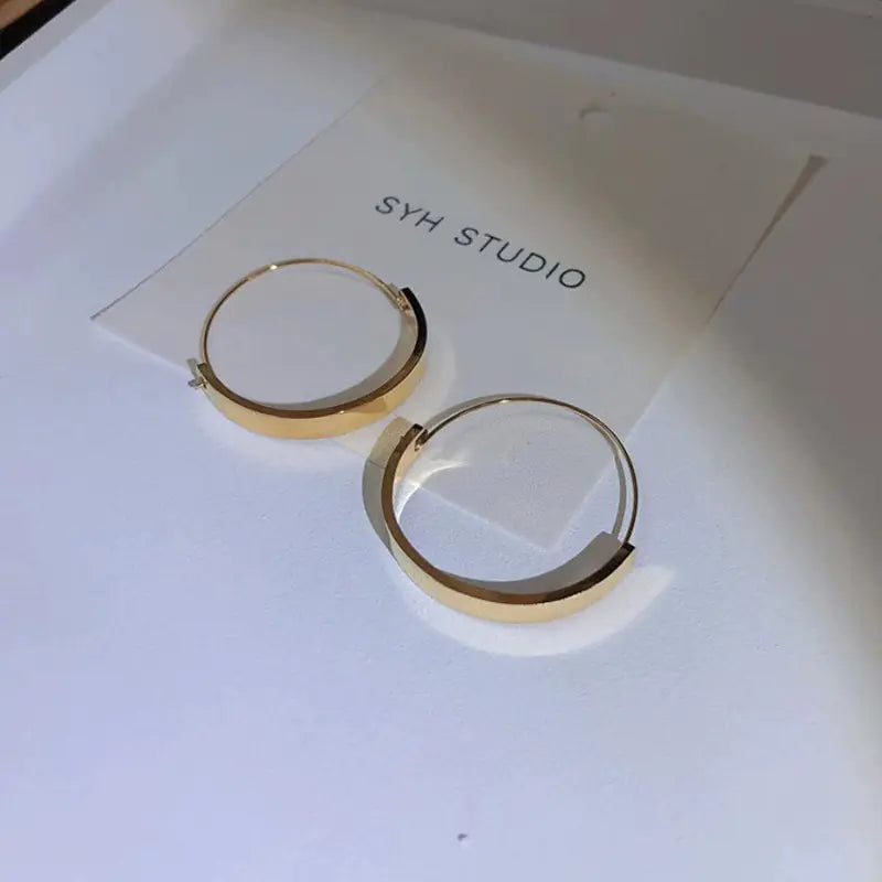 HELENA — Brincos de Argola Redondos | Estilo Contemporâneo